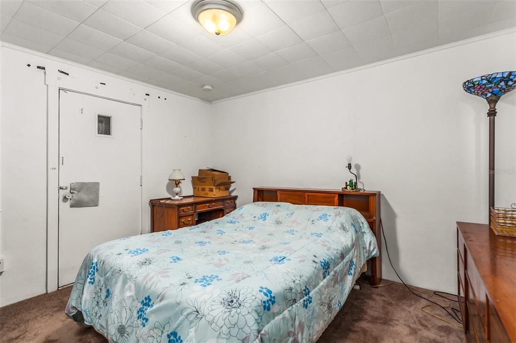 Под контрактом: $199,999 (2 спален, 1 ванн, 1220 Квадратных фут)