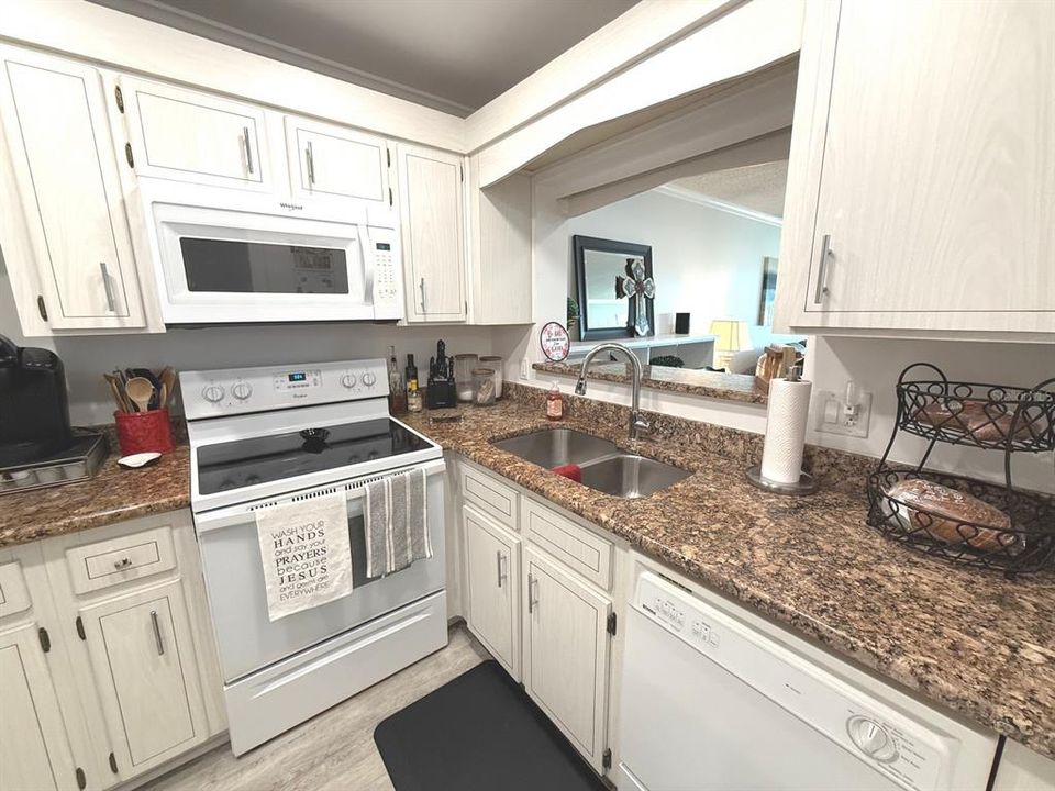 На продажу: $239,900 (1 спален, 1 ванн, 880 Квадратных фут)