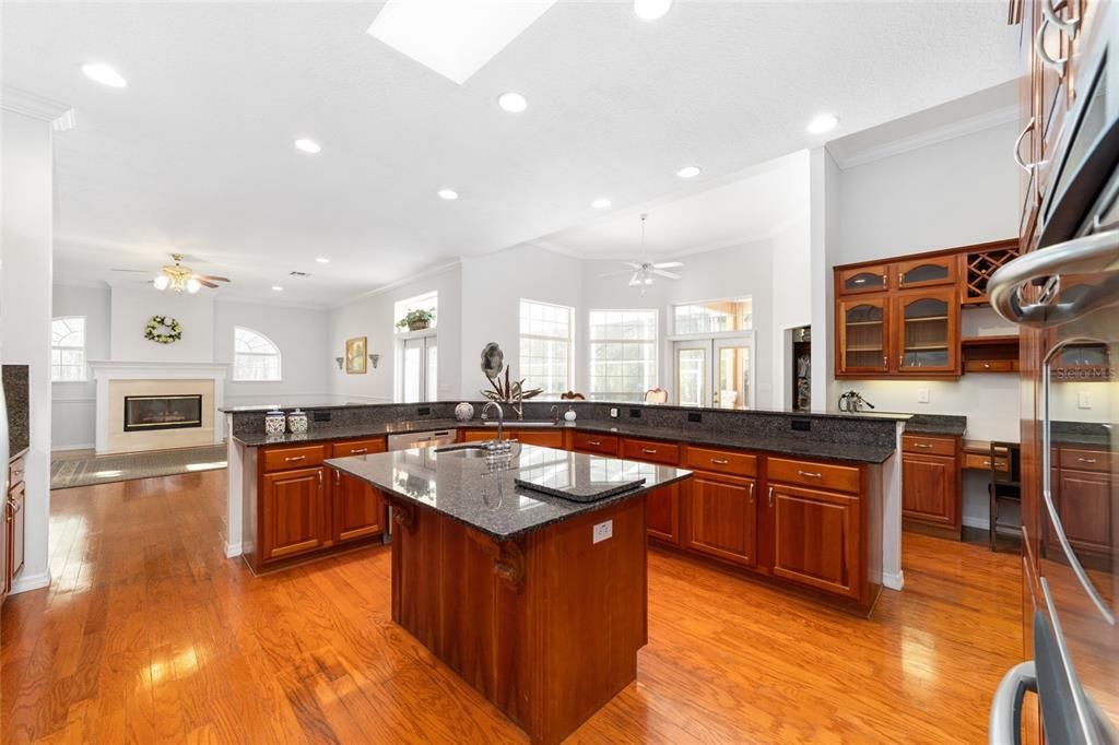 For Sale: $1,149,000 (5 beds, 4 baths, 4450 Square Feet)