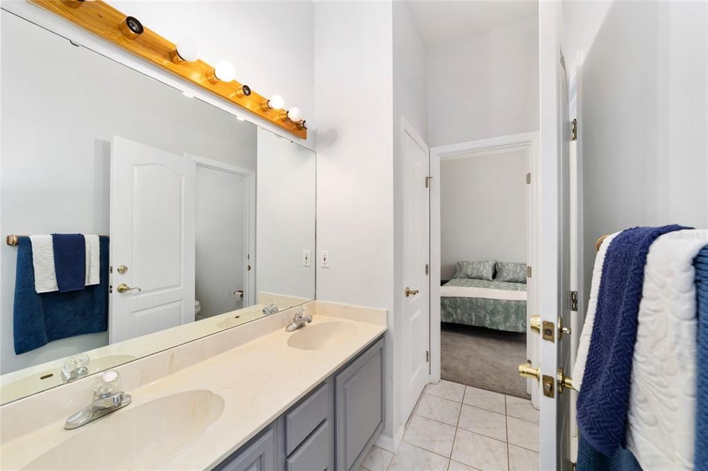 For Sale: $1,149,000 (5 beds, 4 baths, 4450 Square Feet)