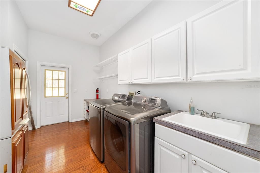 For Sale: $1,149,000 (5 beds, 4 baths, 4450 Square Feet)