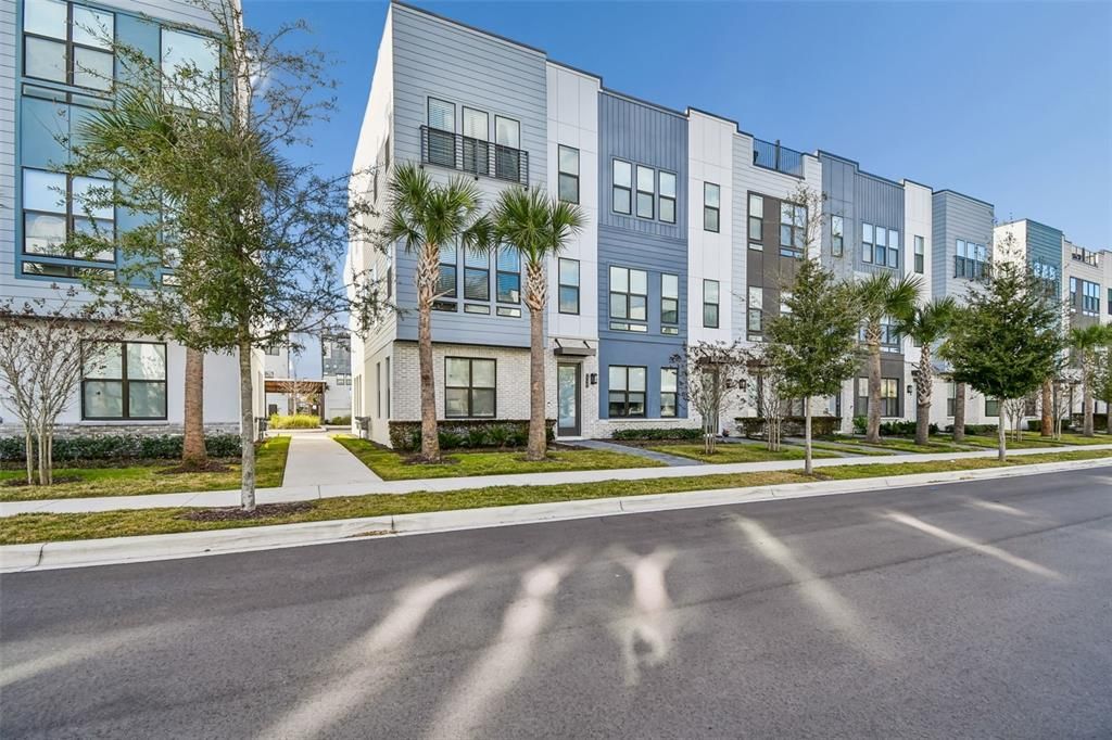 For Sale: $717,000 (4 beds, 3 baths, 2059 Square Feet)