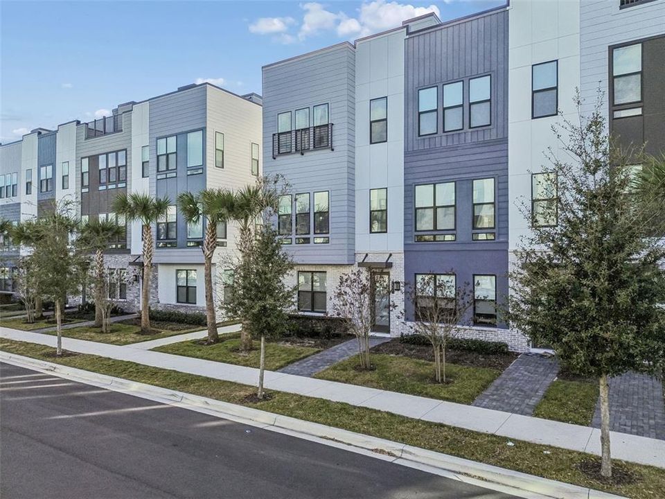 For Sale: $717,000 (4 beds, 3 baths, 2059 Square Feet)