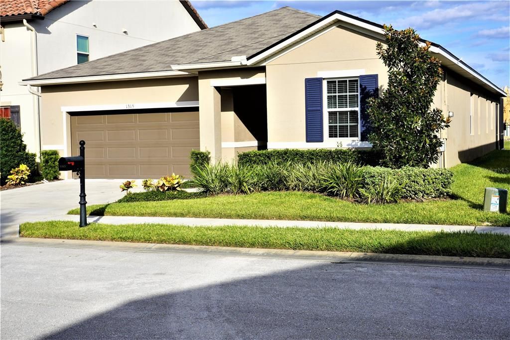 For Sale: $480,000 (4 beds, 2 baths, 2323 Square Feet)