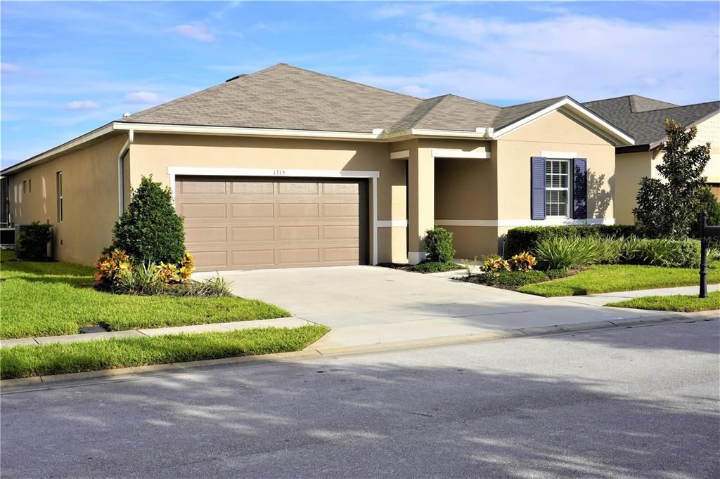 For Sale: $480,000 (4 beds, 2 baths, 2323 Square Feet)