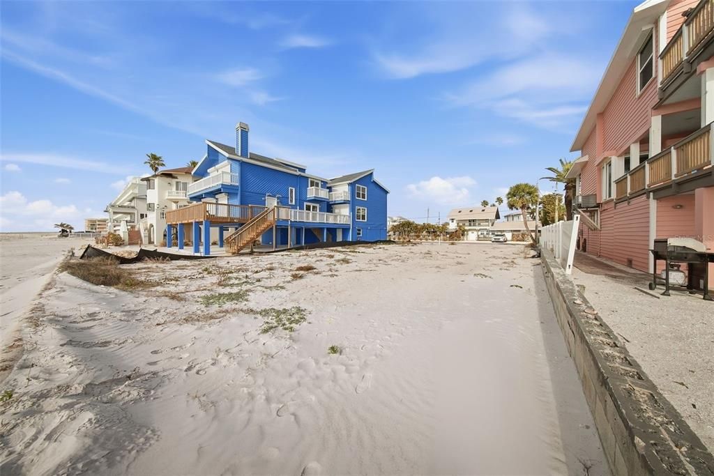 На продажу: $2,800,000 (0.18 acres)
