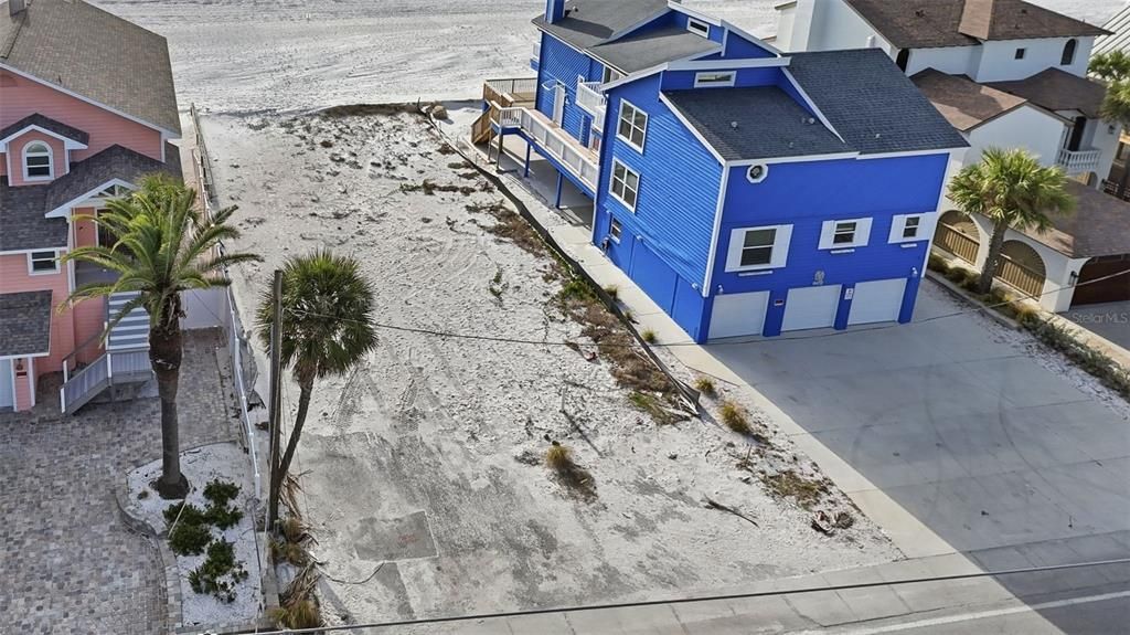 На продажу: $2,800,000 (0.18 acres)