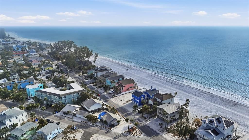 На продажу: $2,800,000 (0.18 acres)