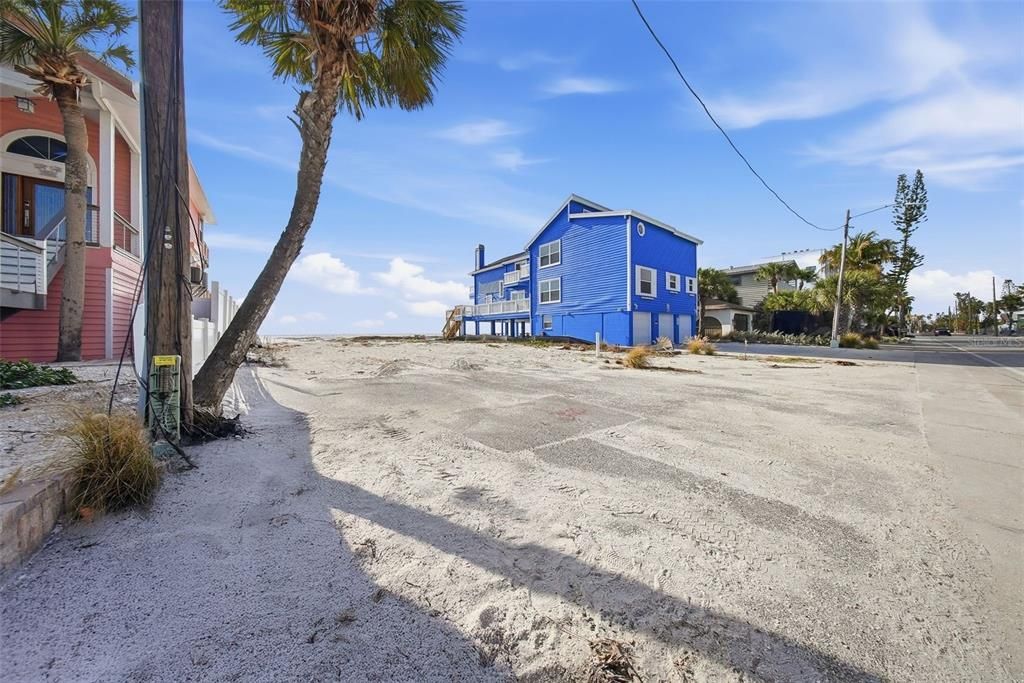 На продажу: $2,800,000 (0.18 acres)