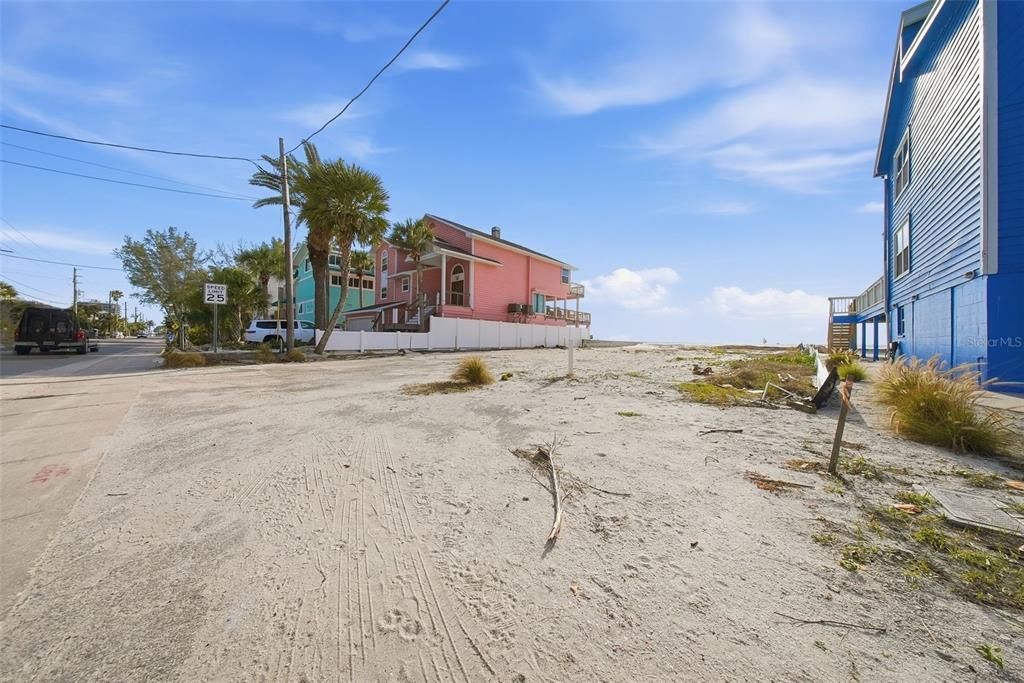 На продажу: $2,800,000 (0.18 acres)