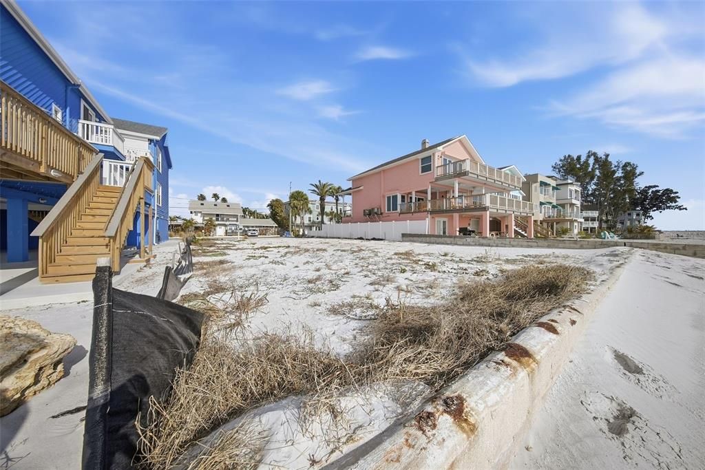 На продажу: $2,800,000 (0.18 acres)