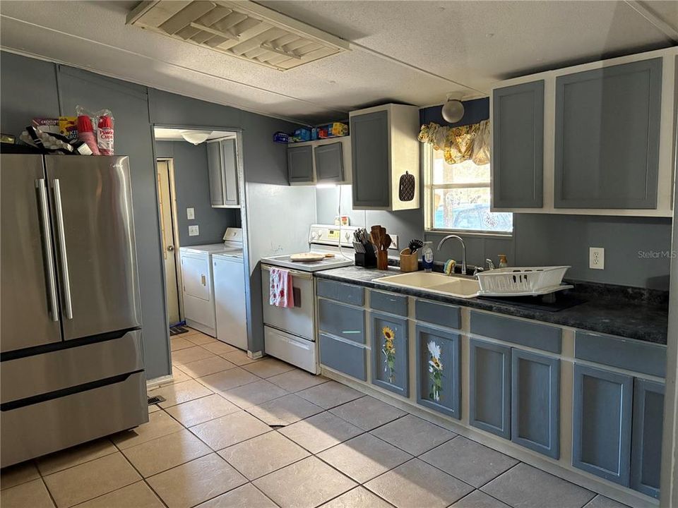 На продажу: $149,999 (3 спален, 2 ванн, 1056 Квадратных фут)