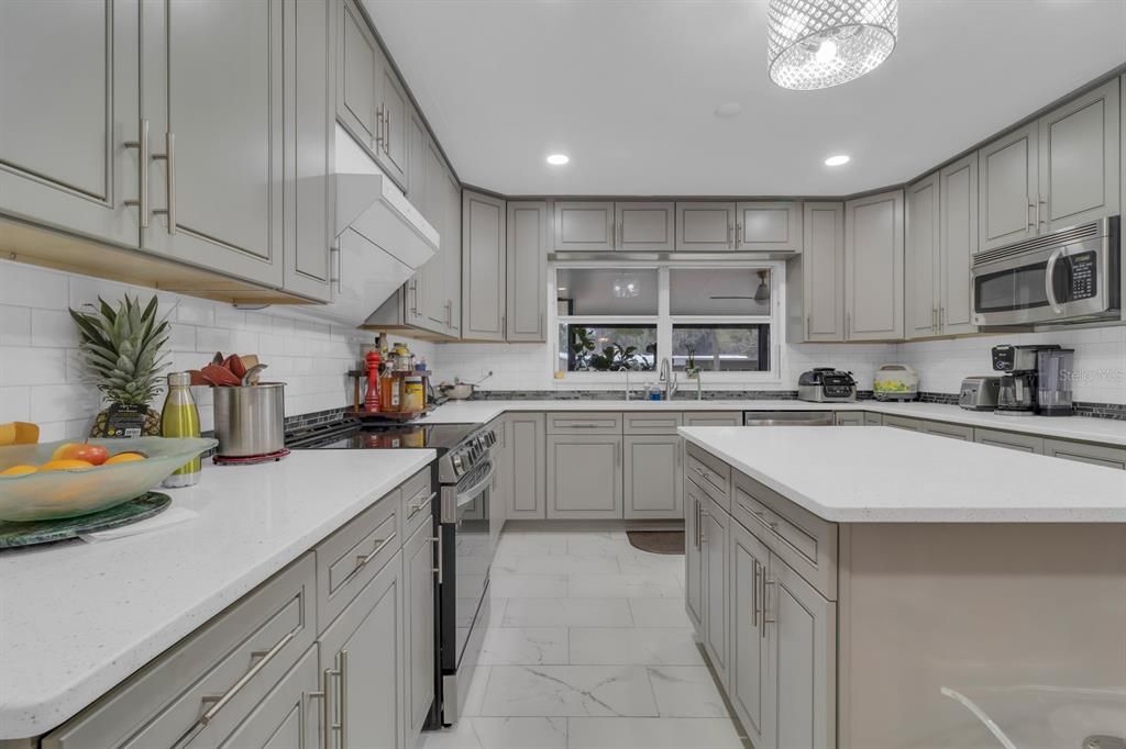 For Sale: $859,900 (3 beds, 3 baths, 2064 Square Feet)