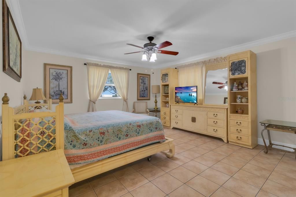 For Sale: $859,900 (3 beds, 3 baths, 2064 Square Feet)