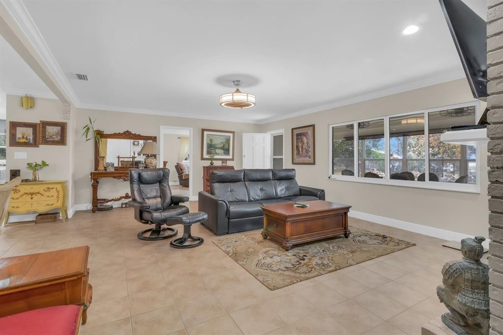 For Sale: $859,900 (3 beds, 3 baths, 2064 Square Feet)