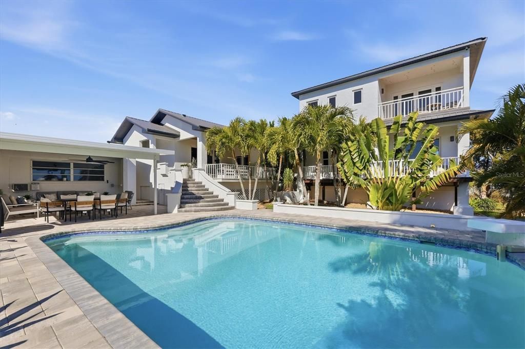 En Venta: $1,150,000 (3 camas, 2 baños, 2800 Pies cuadrados)