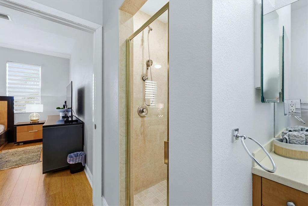 En Venta: $1,150,000 (3 camas, 2 baños, 2800 Pies cuadrados)
