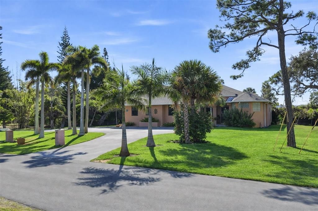 En Venta: $845,000 (3 camas, 2 baños, 2542 Pies cuadrados)