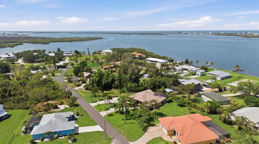 En Venta: $845,000 (3 camas, 2 baños, 2542 Pies cuadrados)