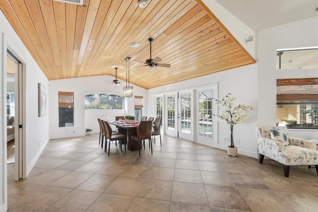En Venta: $845,000 (3 camas, 2 baños, 2542 Pies cuadrados)