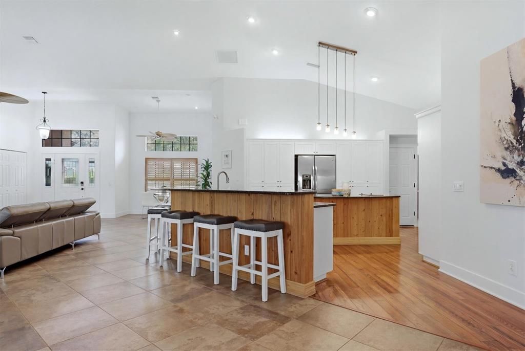 En Venta: $845,000 (3 camas, 2 baños, 2542 Pies cuadrados)