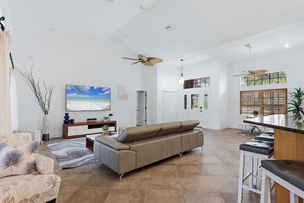 En Venta: $845,000 (3 camas, 2 baños, 2542 Pies cuadrados)