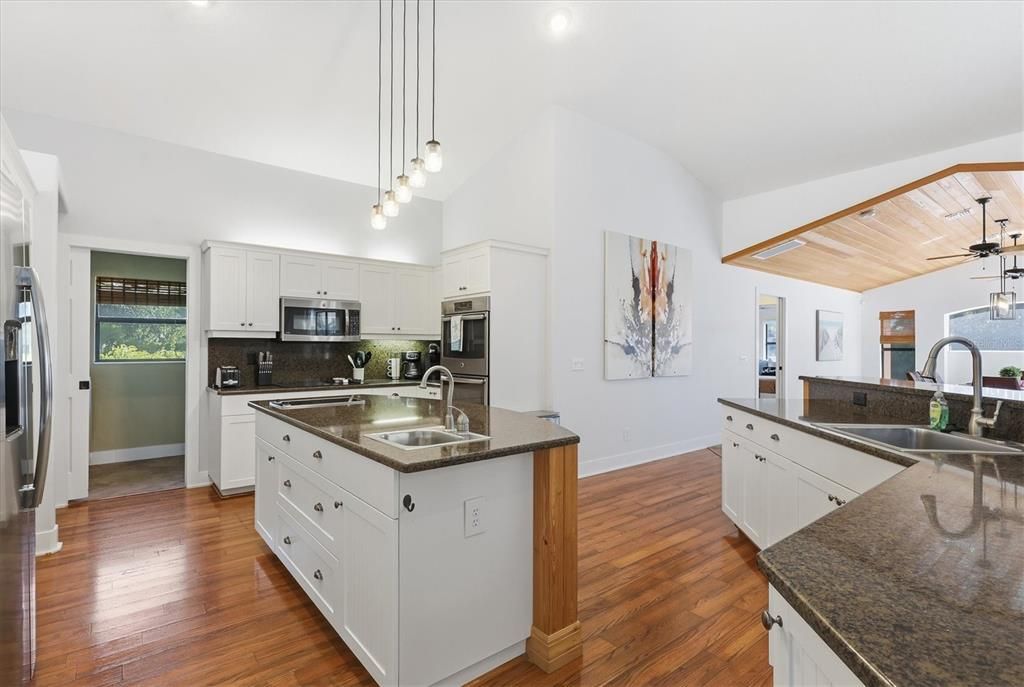 En Venta: $845,000 (3 camas, 2 baños, 2542 Pies cuadrados)