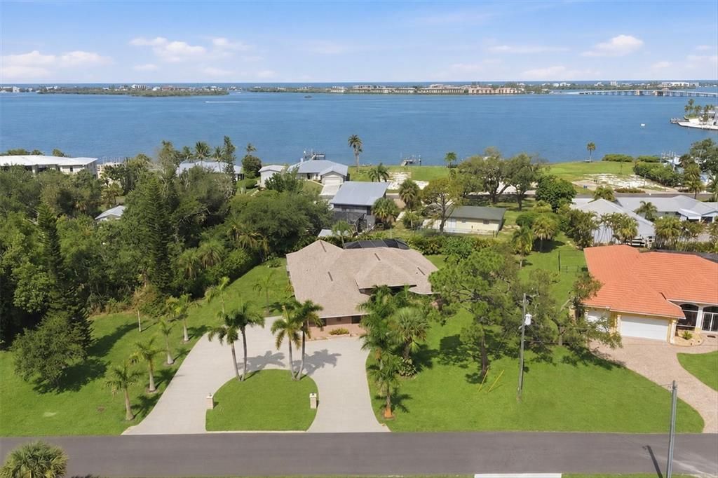 En Venta: $845,000 (3 camas, 2 baños, 2542 Pies cuadrados)