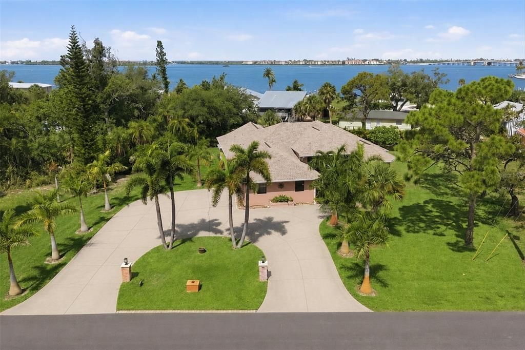 En Venta: $845,000 (3 camas, 2 baños, 2542 Pies cuadrados)