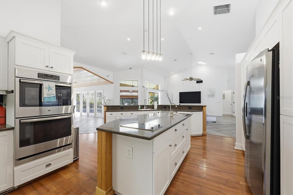 En Venta: $845,000 (3 camas, 2 baños, 2542 Pies cuadrados)