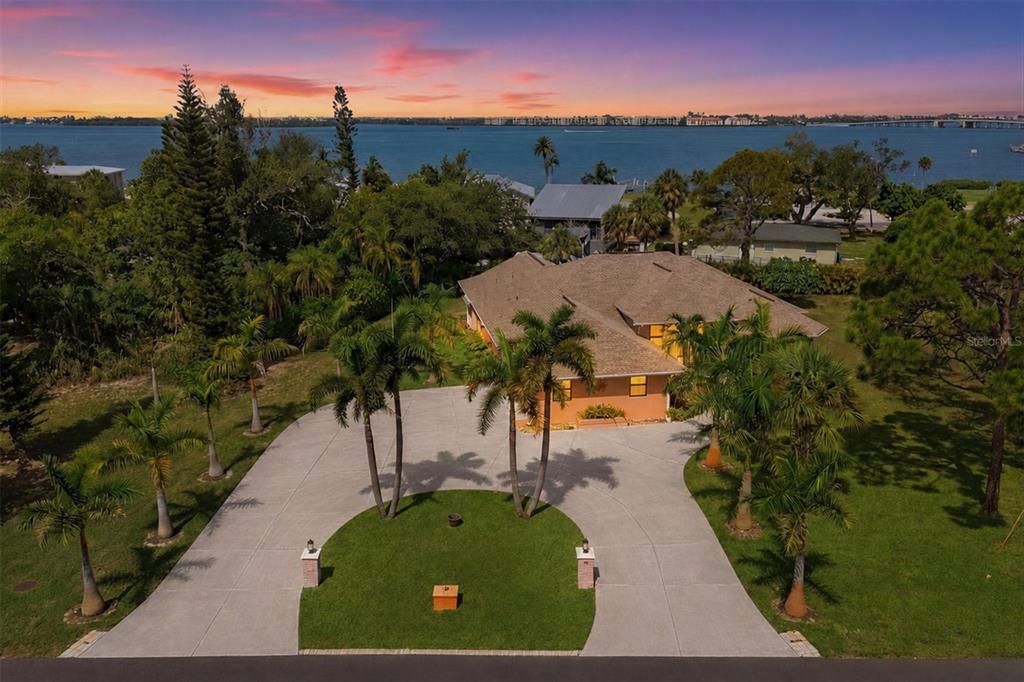 En Venta: $845,000 (3 camas, 2 baños, 2542 Pies cuadrados)