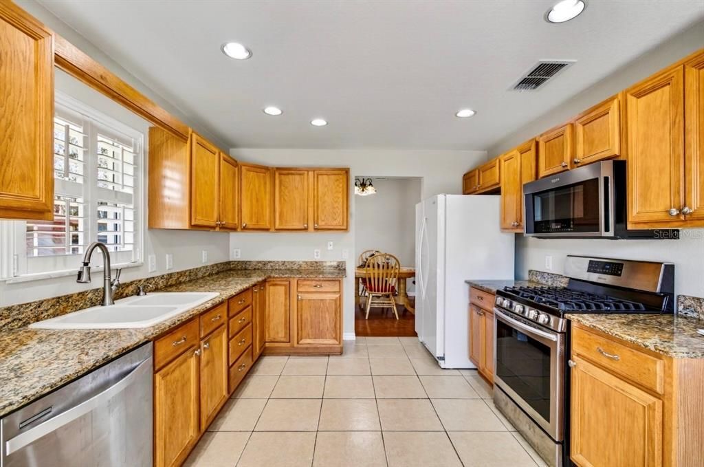 For Sale: $524,000 (4 beds, 2 baths, 1833 Square Feet)