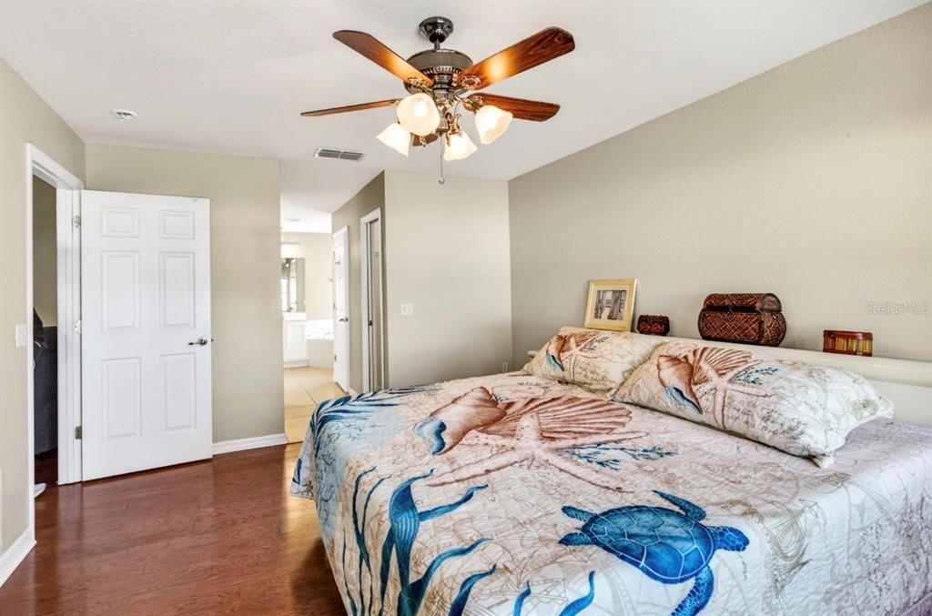 For Sale: $524,000 (4 beds, 2 baths, 1833 Square Feet)