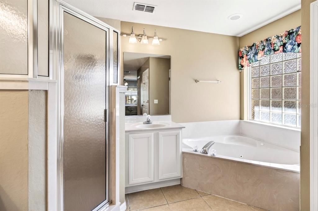For Sale: $524,000 (4 beds, 2 baths, 1833 Square Feet)