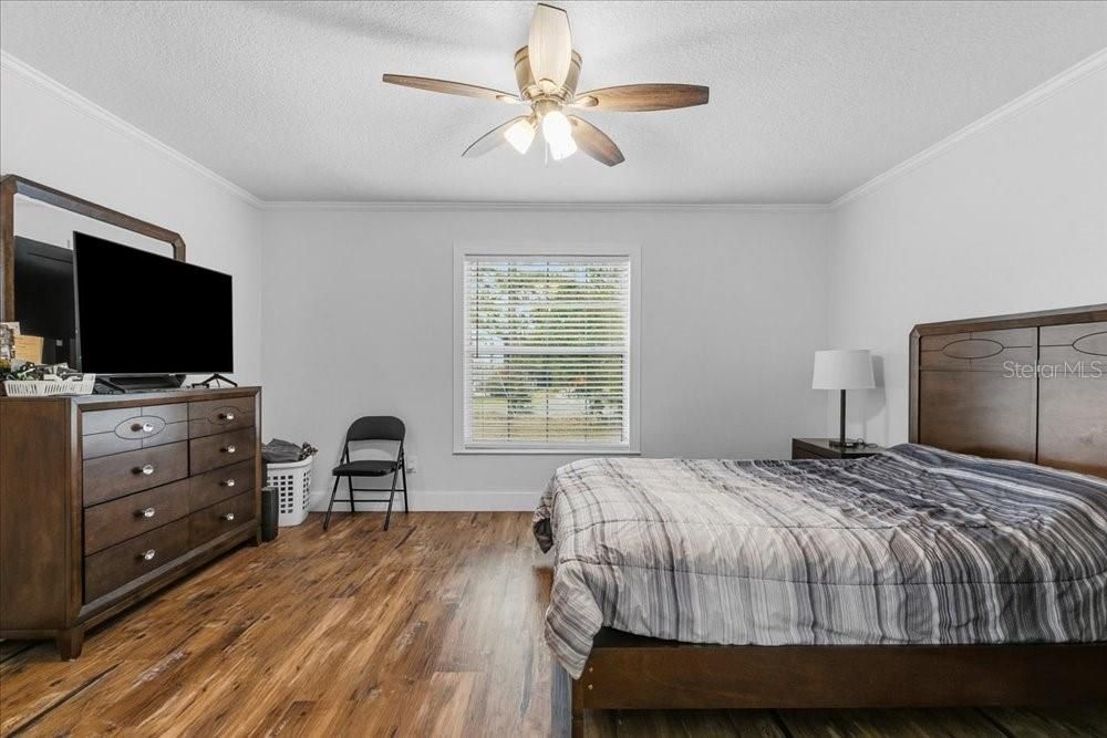 Active With Contract: $325,000 (3 beds, 2 baths, 1470 Square Feet)