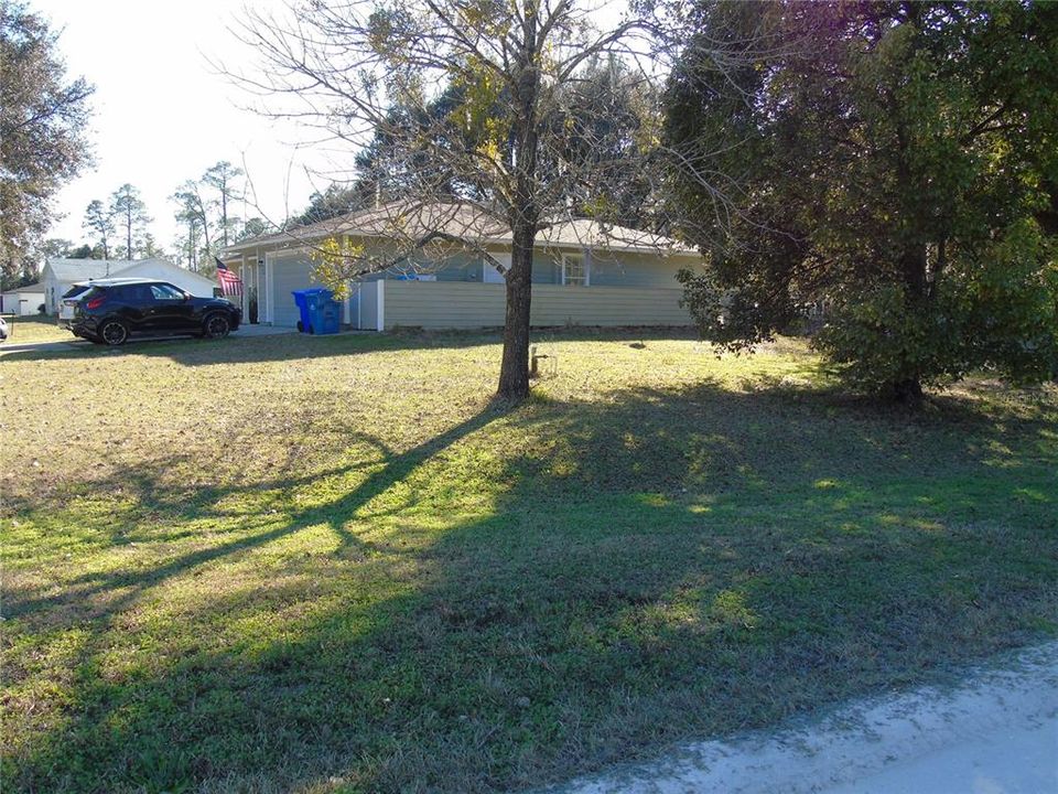Active With Contract: $325,000 (3 beds, 2 baths, 1470 Square Feet)