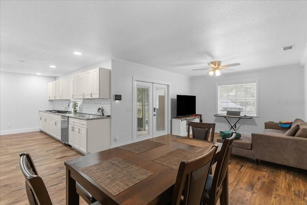 Active With Contract: $325,000 (3 beds, 2 baths, 1470 Square Feet)