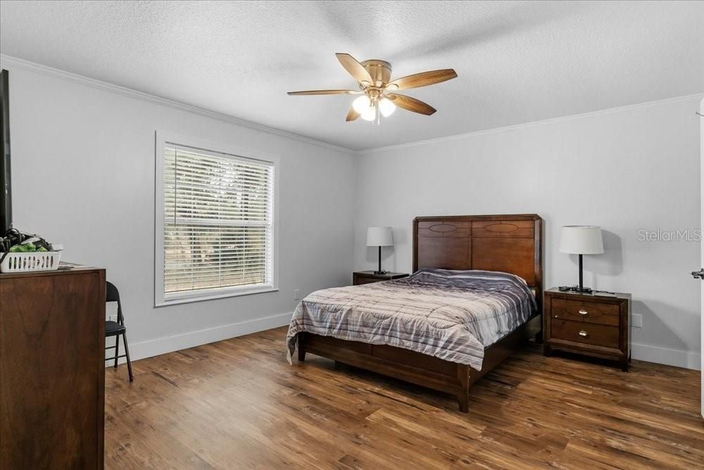 Active With Contract: $325,000 (3 beds, 2 baths, 1470 Square Feet)