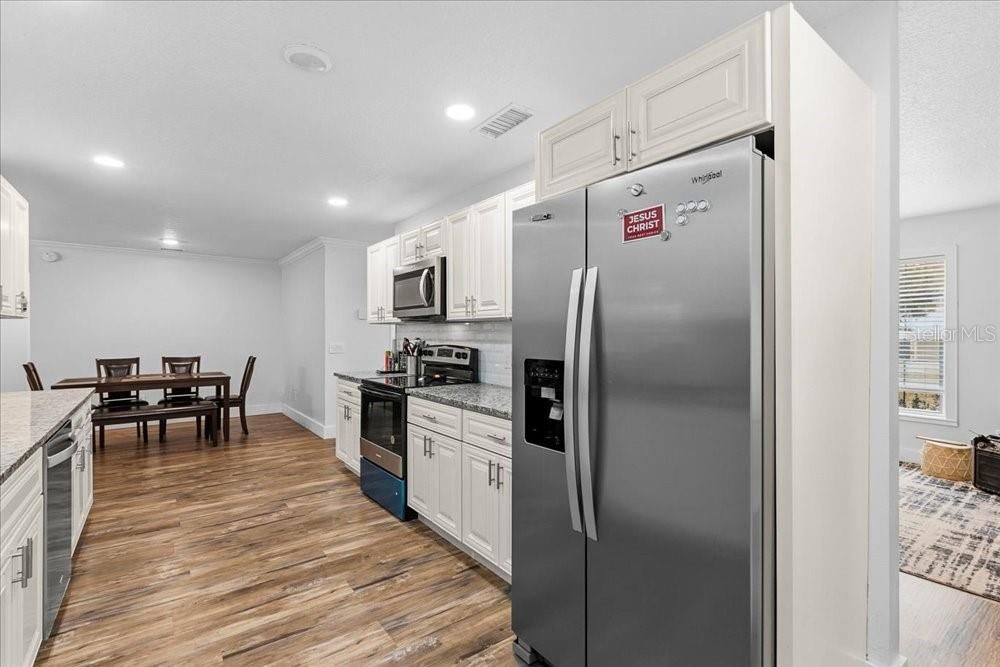 Active With Contract: $325,000 (3 beds, 2 baths, 1470 Square Feet)
