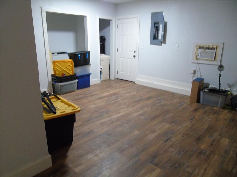 Active With Contract: $325,000 (3 beds, 2 baths, 1470 Square Feet)