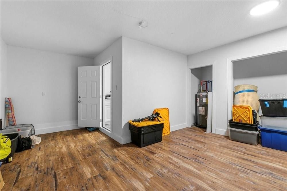 Active With Contract: $325,000 (3 beds, 2 baths, 1470 Square Feet)