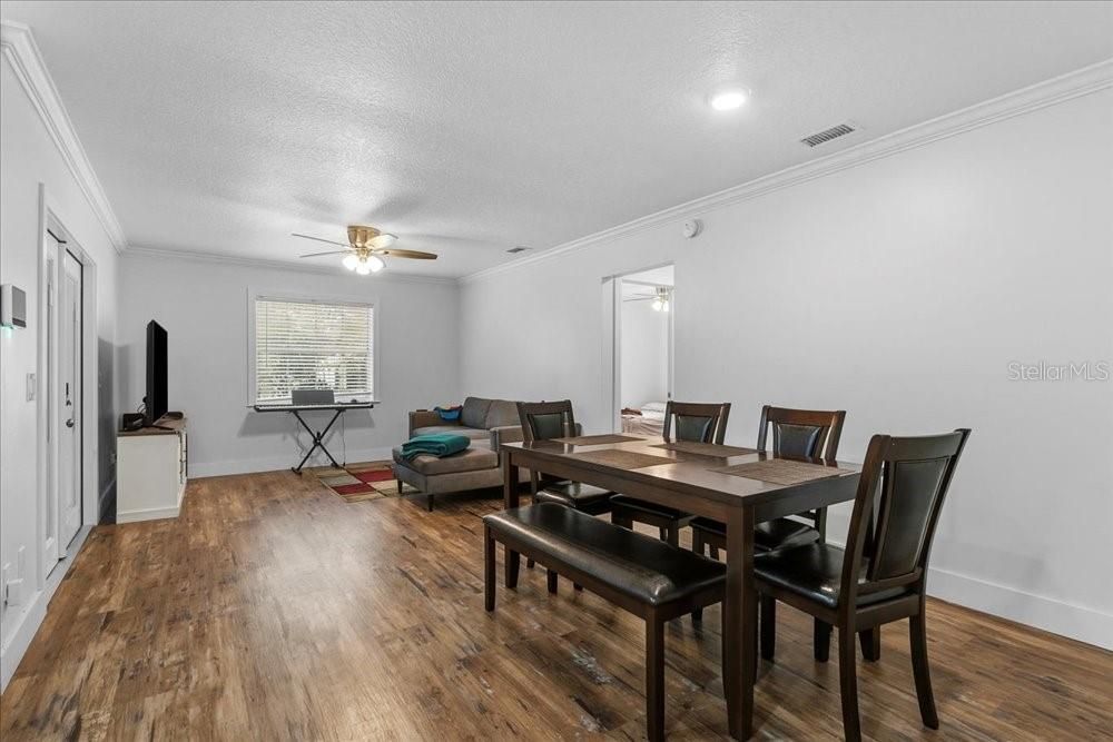Active With Contract: $325,000 (3 beds, 2 baths, 1470 Square Feet)