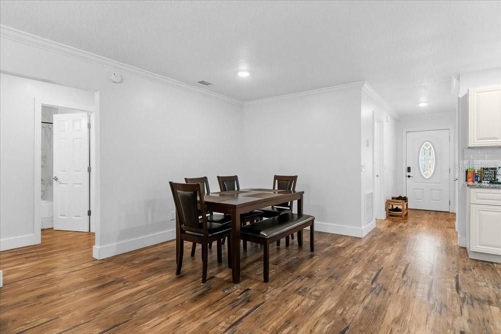 Active With Contract: $325,000 (3 beds, 2 baths, 1470 Square Feet)
