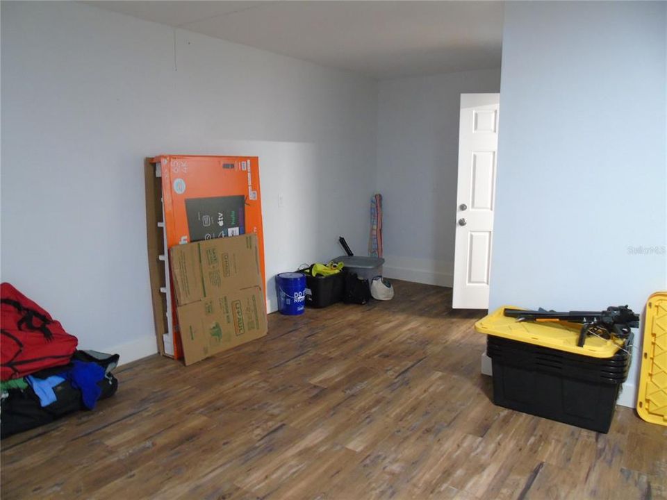 Active With Contract: $325,000 (3 beds, 2 baths, 1470 Square Feet)