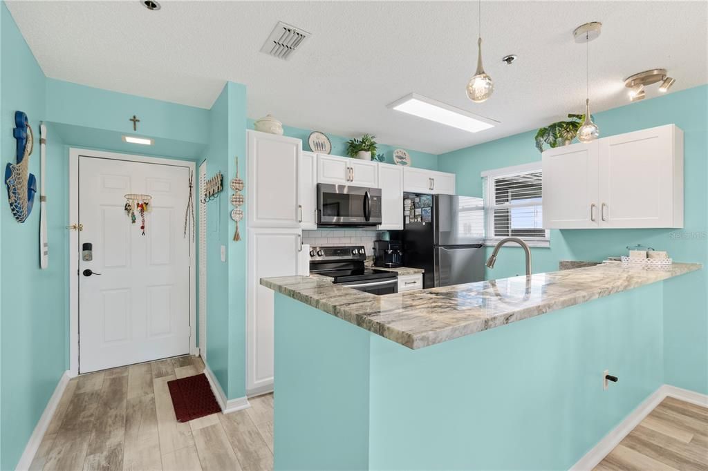 For Sale: $213,500 (1 beds, 1 baths, 680 Square Feet)