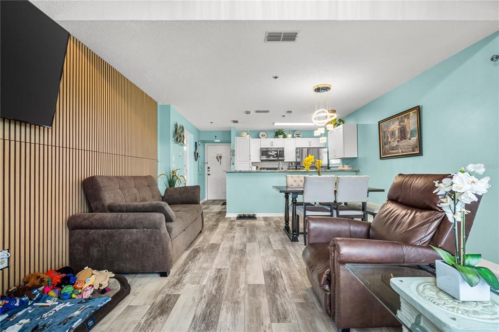 For Sale: $213,500 (1 beds, 1 baths, 680 Square Feet)