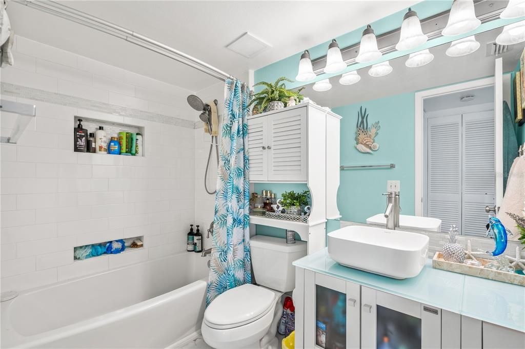 For Sale: $213,500 (1 beds, 1 baths, 680 Square Feet)