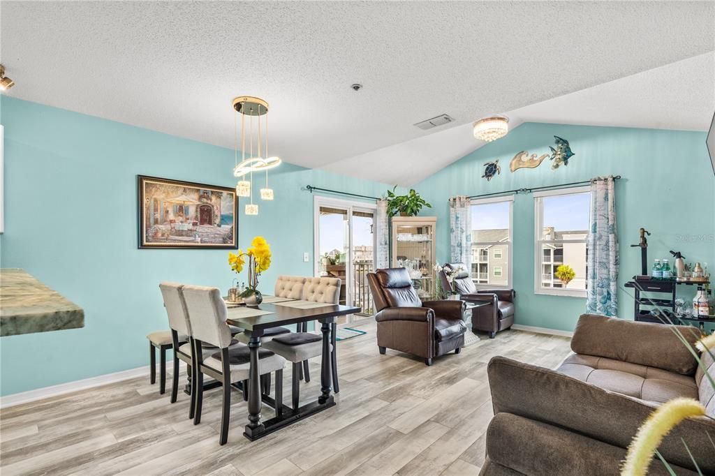 For Sale: $213,500 (1 beds, 1 baths, 680 Square Feet)