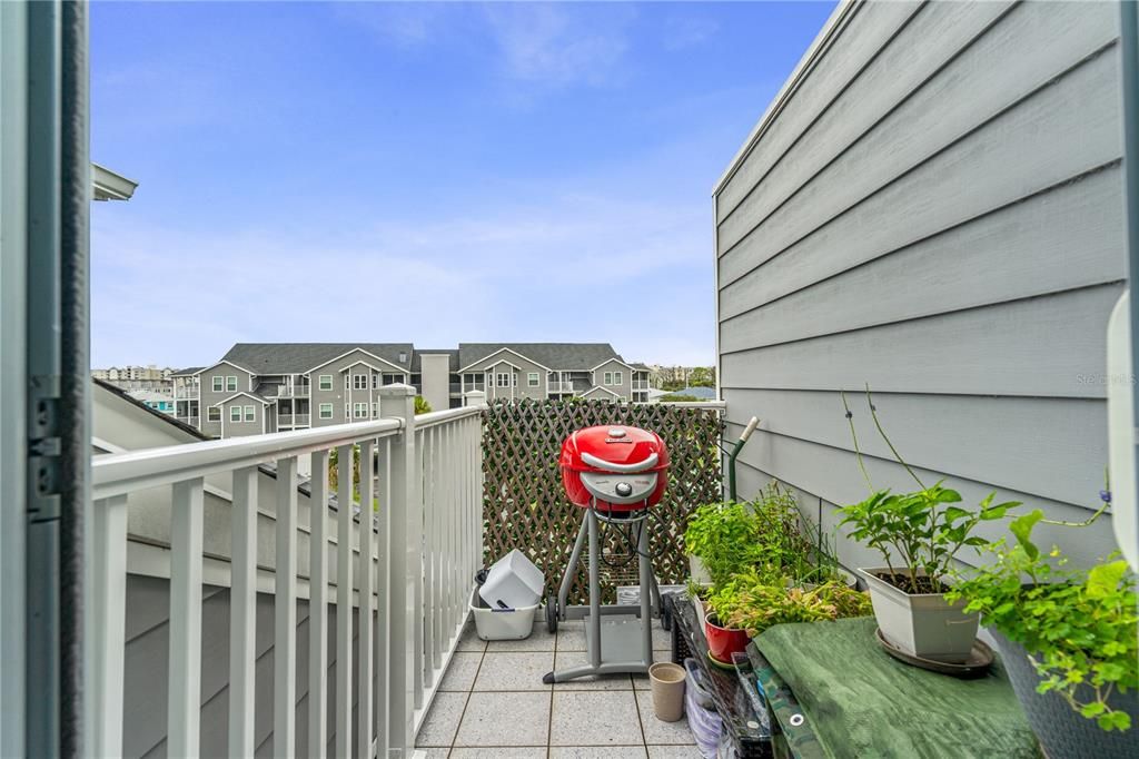 For Sale: $213,500 (1 beds, 1 baths, 680 Square Feet)
