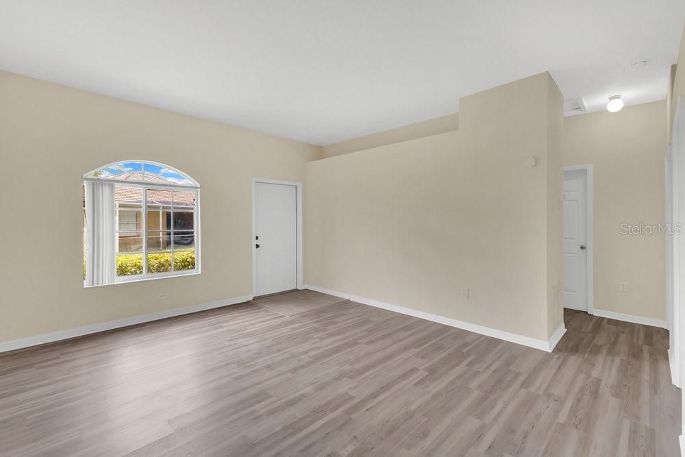 For Sale: $130,000 (2 beds, 2 baths, 812 Square Feet)